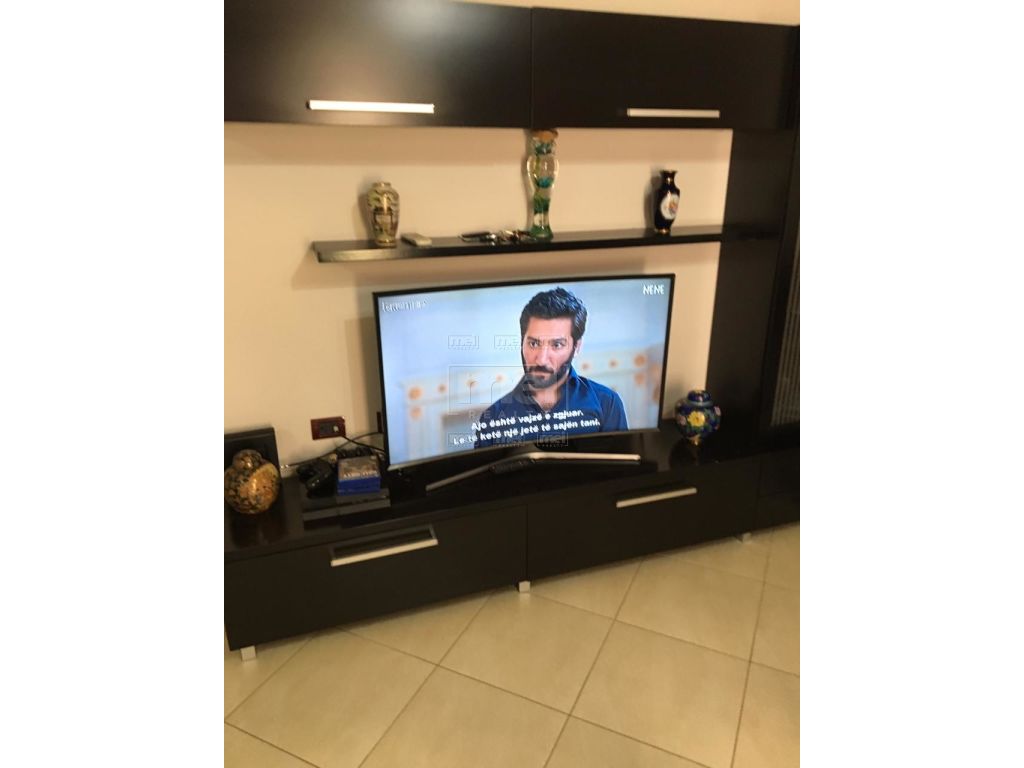 Jepet me qira 2+1 tek Kodra e Diellit