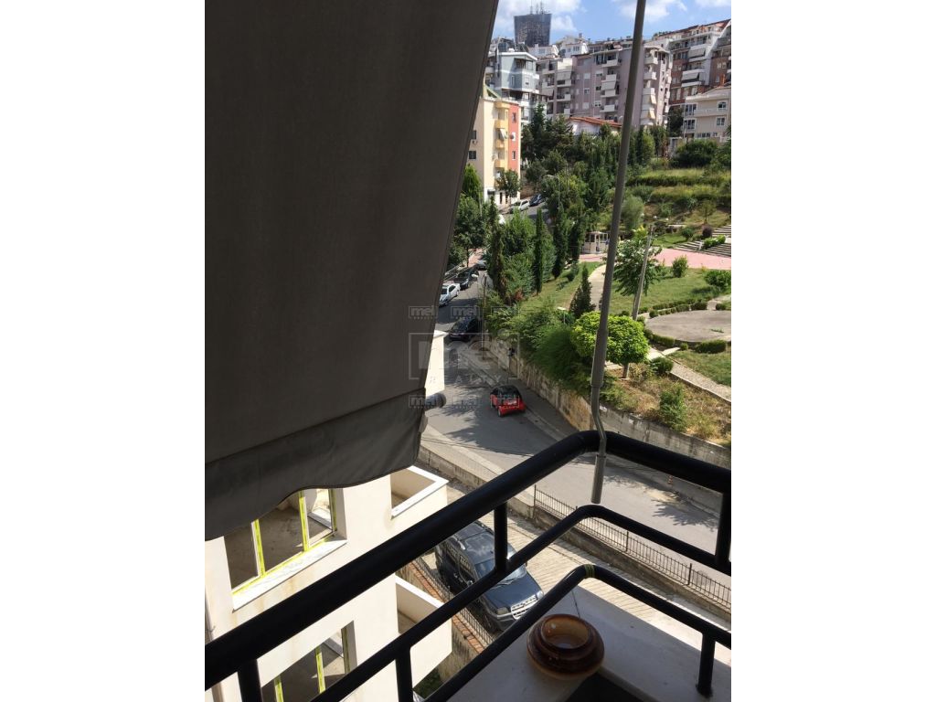 Jepet me qira 2+1 tek Kodra e Diellit