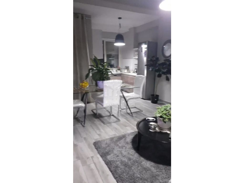 Shitet Apartament 2+1+Verande tek Golden Park