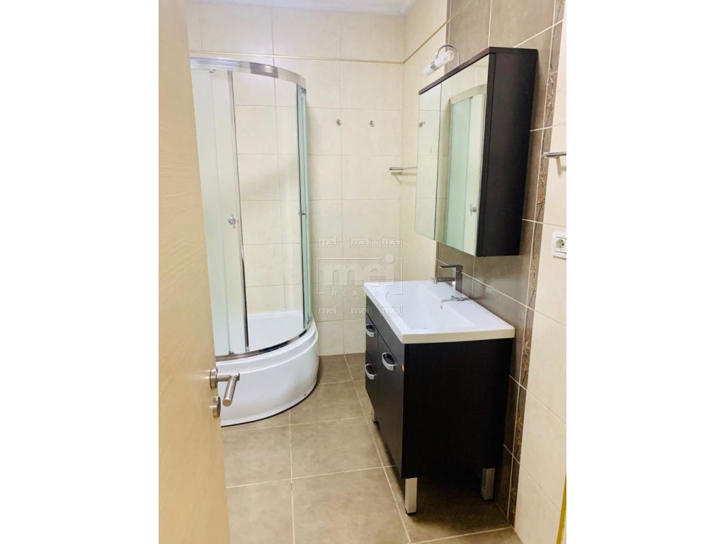 Tek Myslym Shyri, Jepet me Qira apartament 2+1