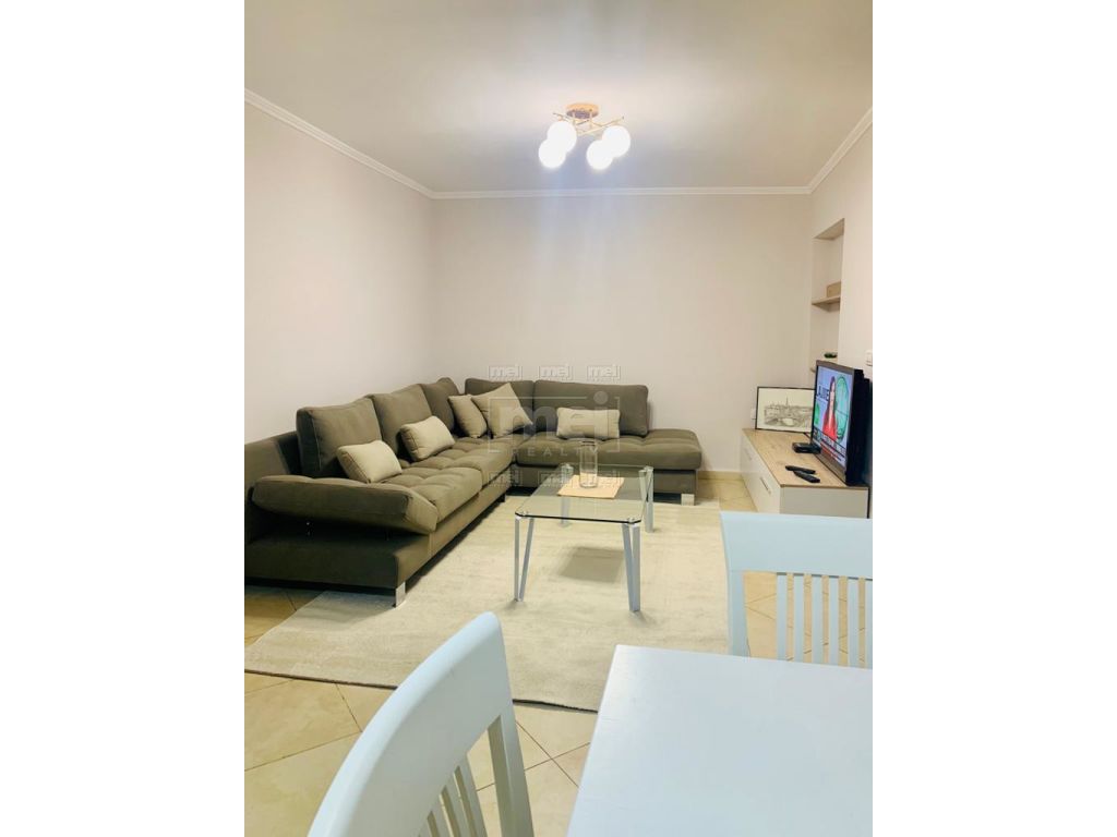 Tek Myslym Shyri, Jepet me Qira apartament 2+1