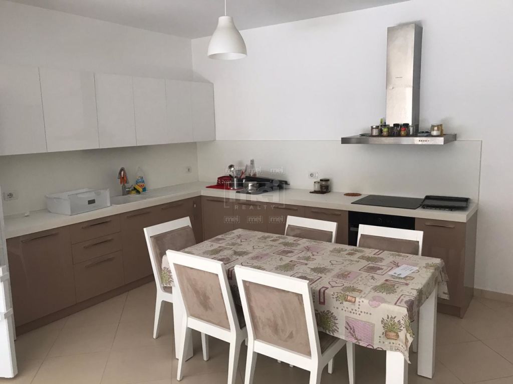Tek Zogu Zi Jepet Super Apartament Me Qera 2+1