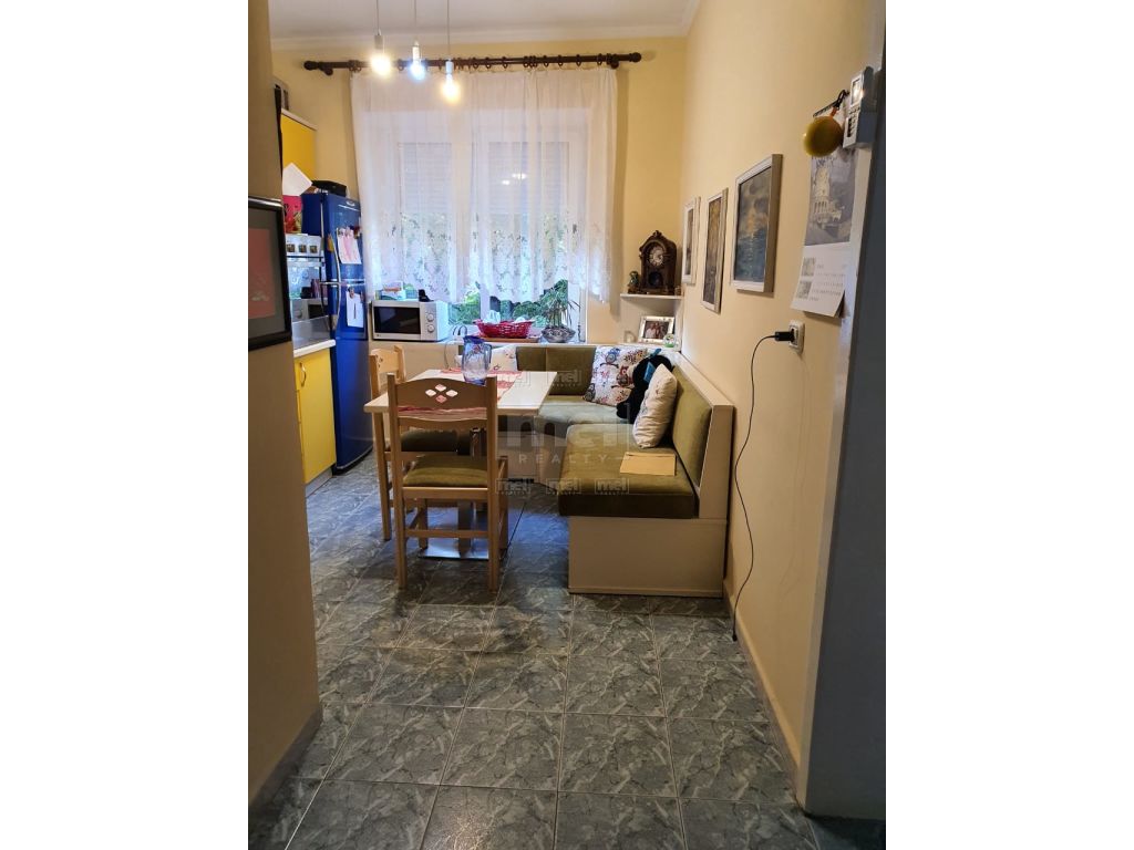 Shitet Super Apartament 2+1, Tek Rruga E Durresit.