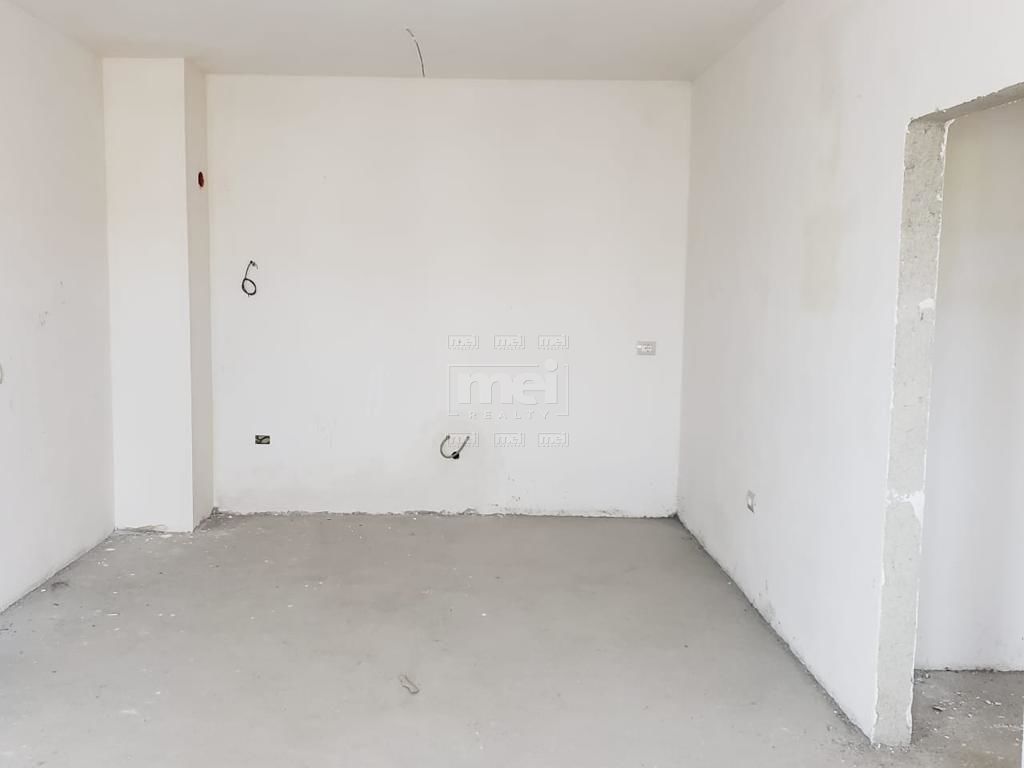 Tek Rruga Qemal Stafa Shitet Apartament 2+1
