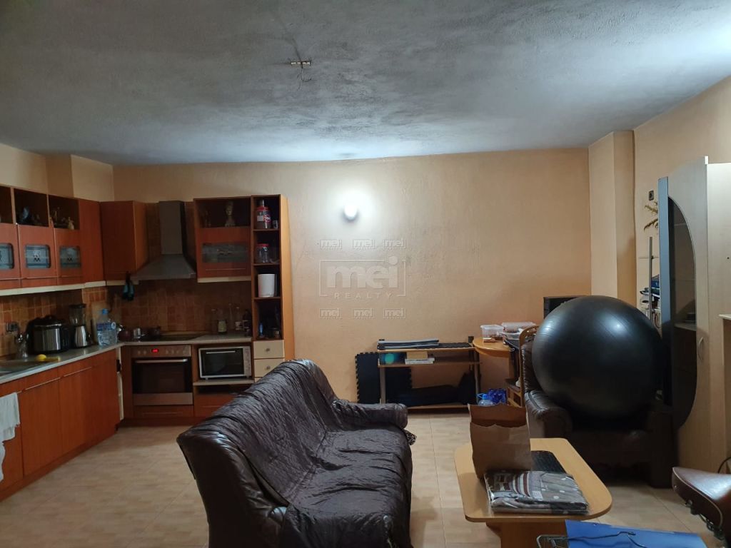 2+1 per shitje tek rruga Naim Frasheri