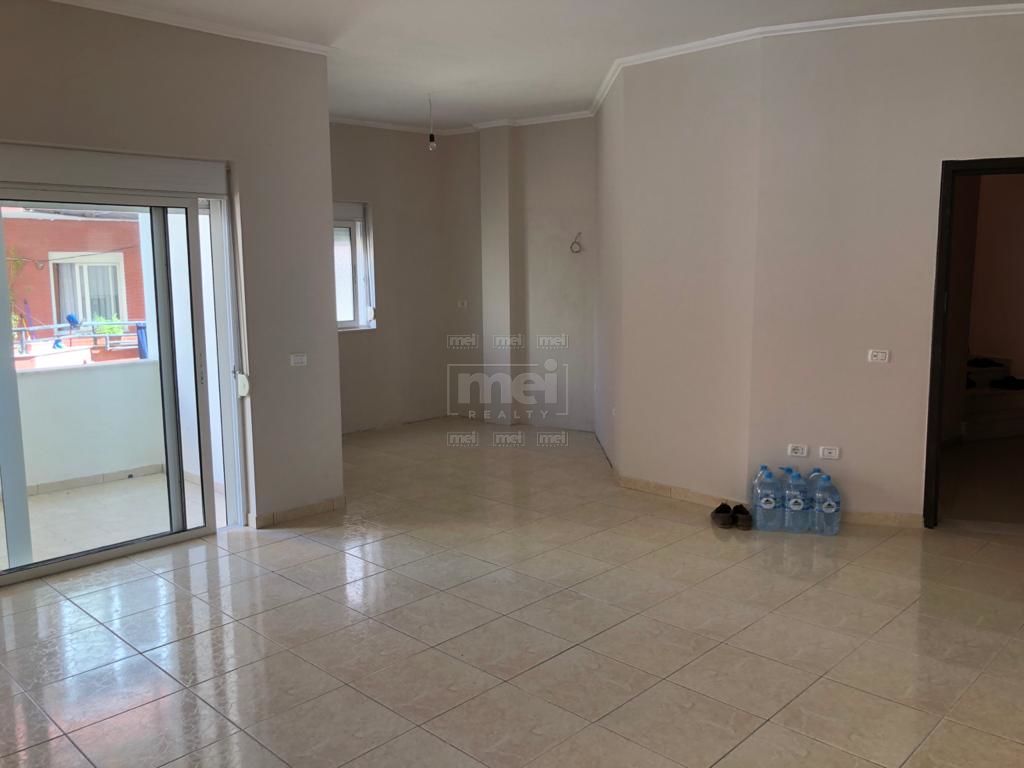 Tek Kopshti Zoologjik Shitet Apartament 2+1