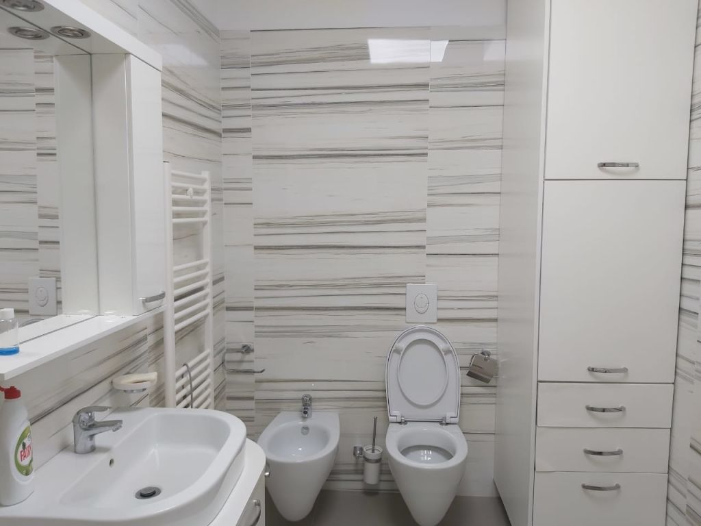 Jepet Me Qira Super Apartamenti 1+1, Tek Ambasador 3-shi.