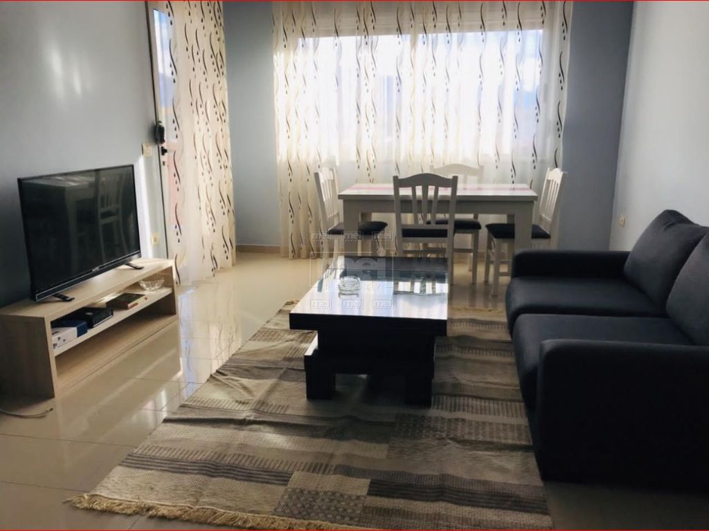 Tek Liqeni i Thate Shitet Apartament 1+1