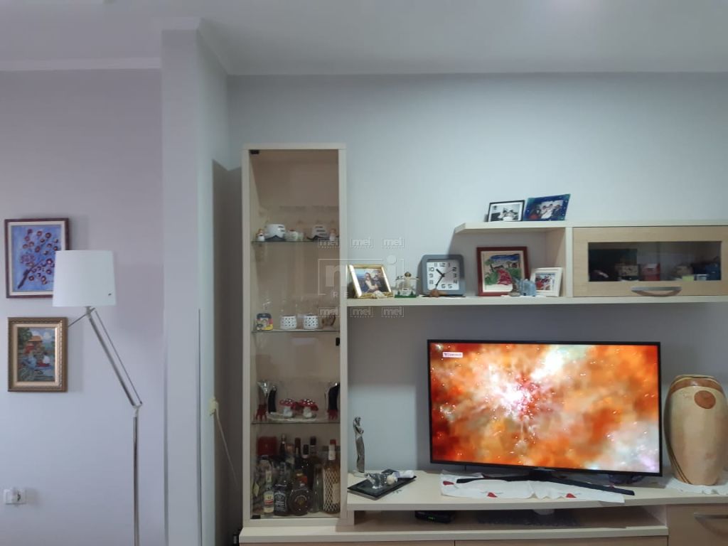SHITET APARTAMENT 2+1 TIRANA E RE, PRANE SHKOLLES BESNIK SYKJA, PJESERISHT I MOBILUAR