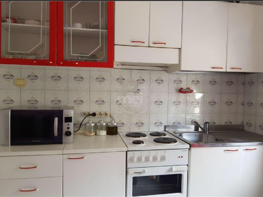 Jepet Me Qira Apartament 2+1 I mobiluar, Tek Rruga E Durresit.