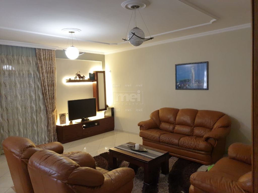 Te Selvia Jepet Me Qira Apartamenti 2+1 I Mobiluar