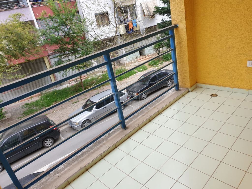 Ne Yzberisht Te Bulevardi RI Shitet 2+1 Me Hipoteke