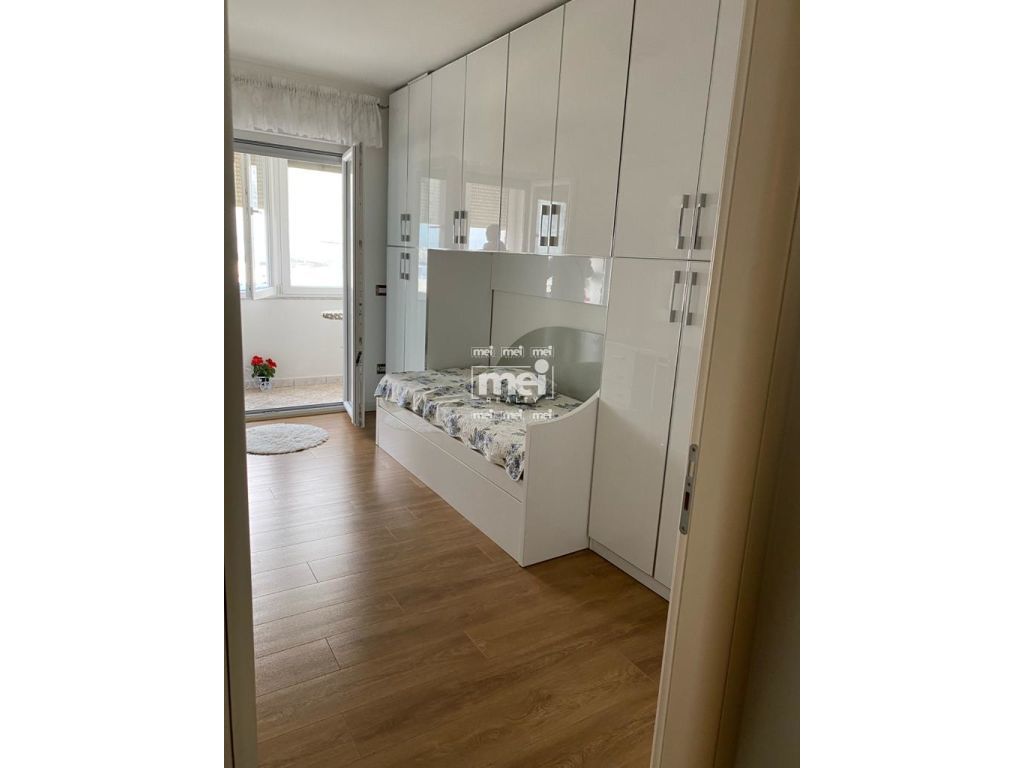 JEPET ME QIRA APARTAMENTI 3+1 PERBALLE PORTIT