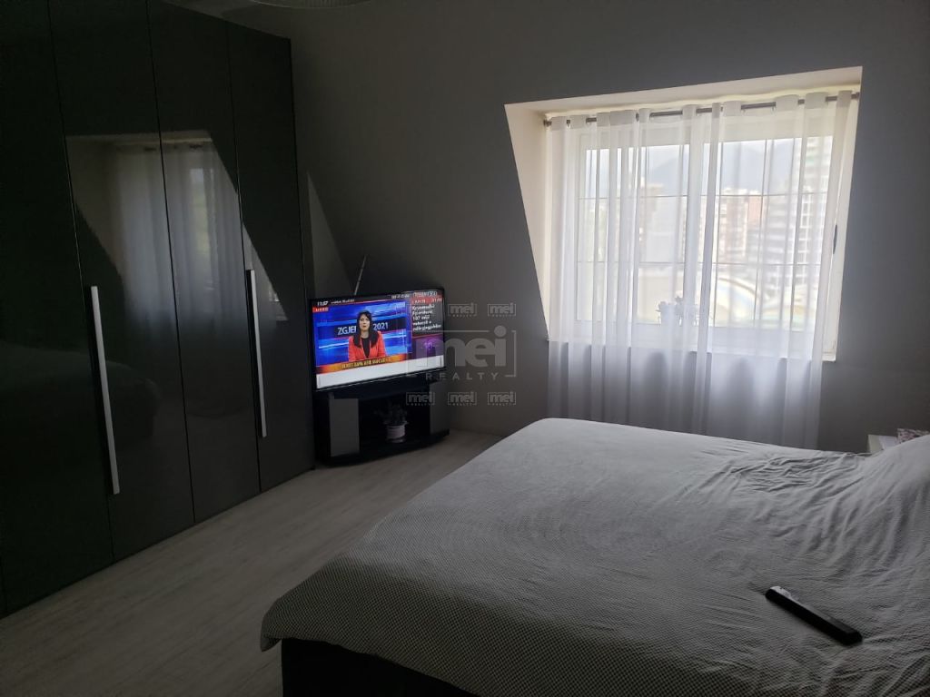 Tek Liqeni i Tiranes Shitet Apartament 3+1