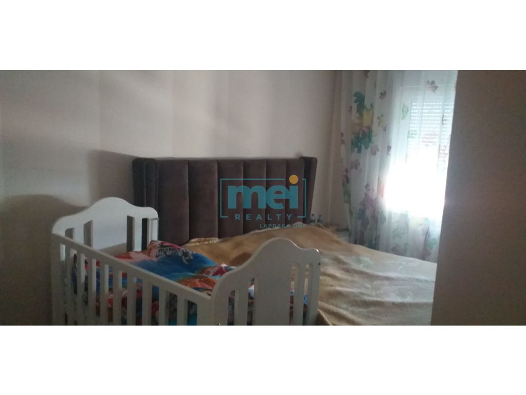 Shitet Apartament 2+1+2 Te Blloku Gintash!