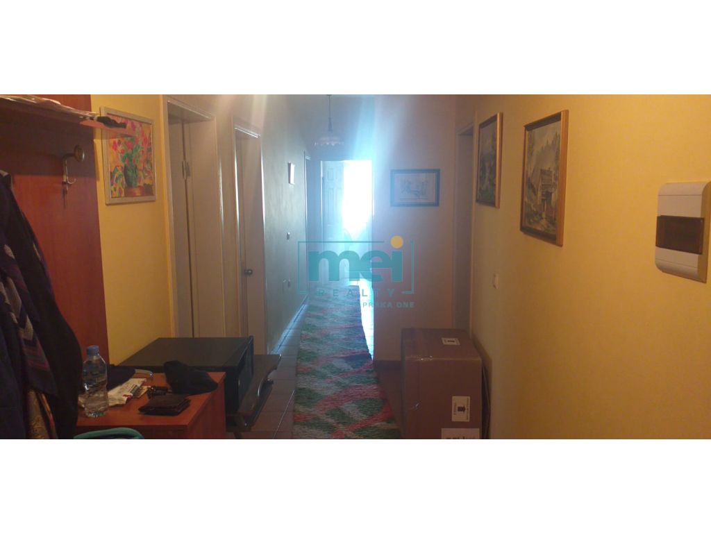 Shitet Apartament 2+1+2 Te Blloku Gintash!