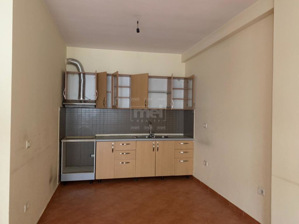 Shitet Apartamenti 2+1, Tek Rruga E Kavajes