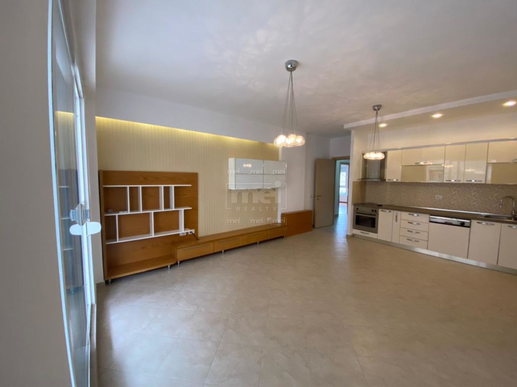 Shitet Apartamenti 2+1, Tek Kompleksi Magnet