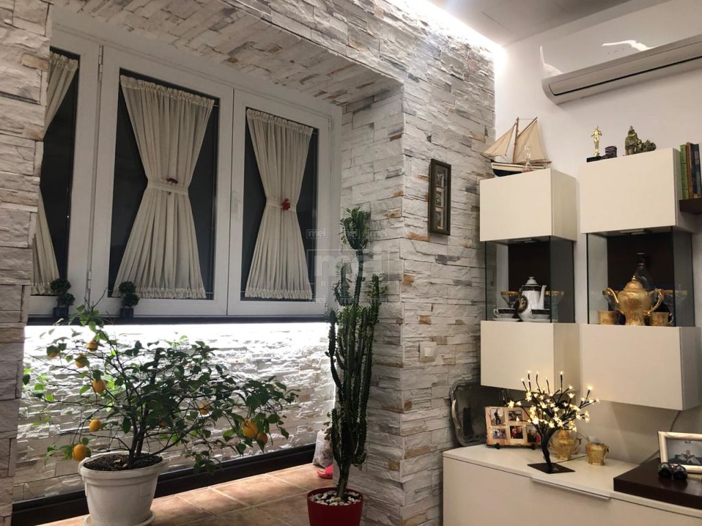 Shitet Apartament 3+1 Ne Ali Dem