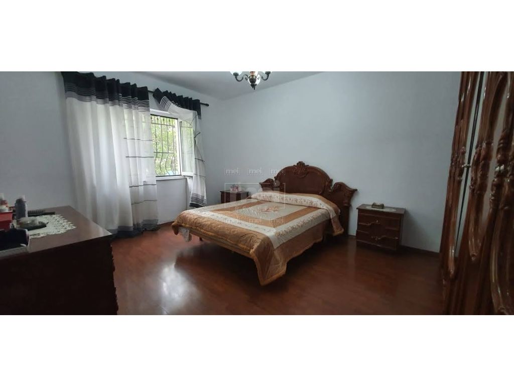 Shitet Apartament 3+1 Ne Ali Dem