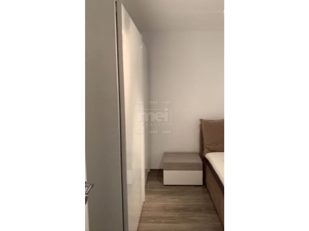 Tek Brryli Shitet Apartament 1+1