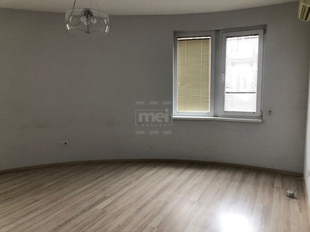 Shitet Apartamenti 4+1 +2 tek Tajvani