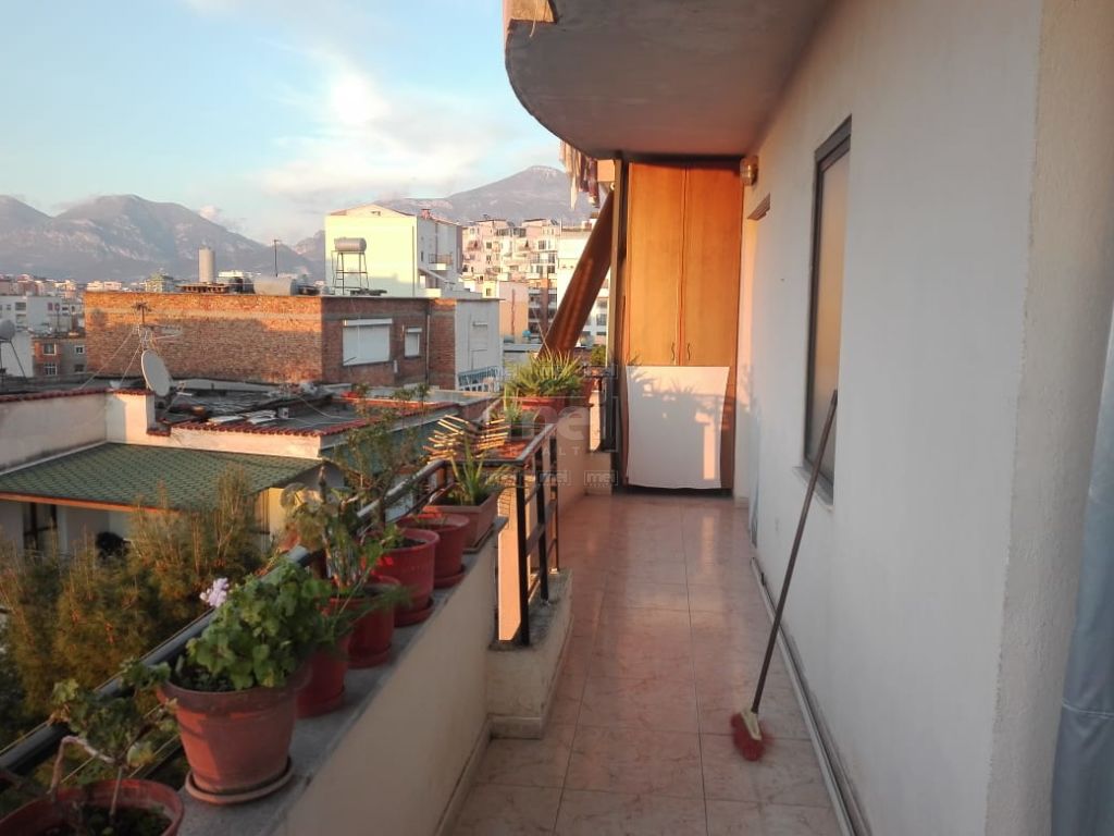 Shitet Apartament 2+1 Tek Rruga Mihal Grameno