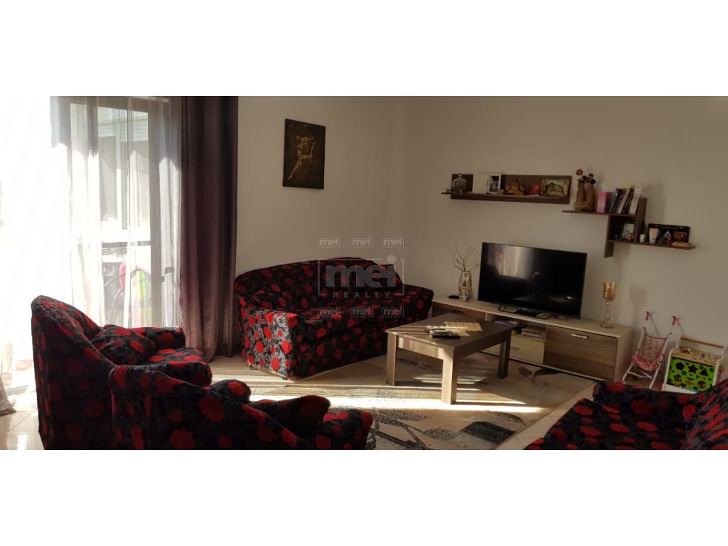 Tek Harry Fultz Shitet Apartament 3+1