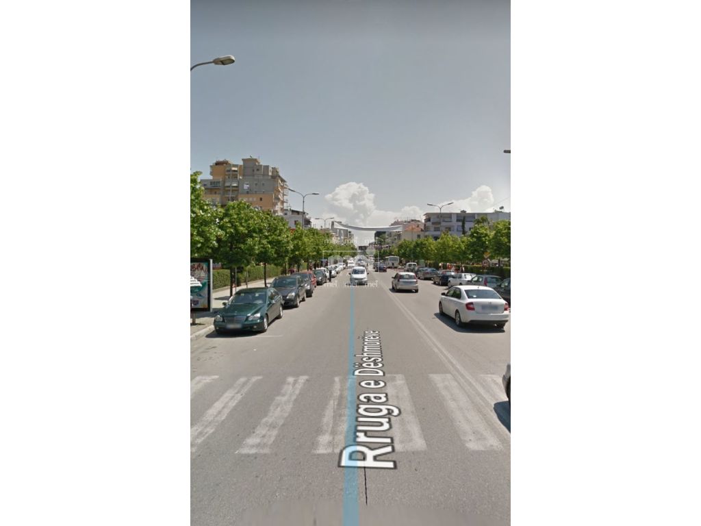 SHITET BIZNESI BAR KAFE PRANE LULISHTES TEK MUZEUMI