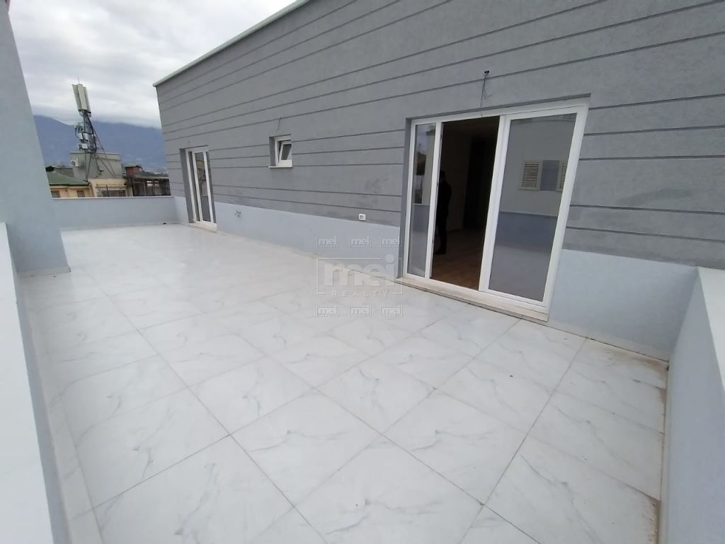 Jepet Me Qira Te Kopshti Zologjik Penthouse 3+1+2