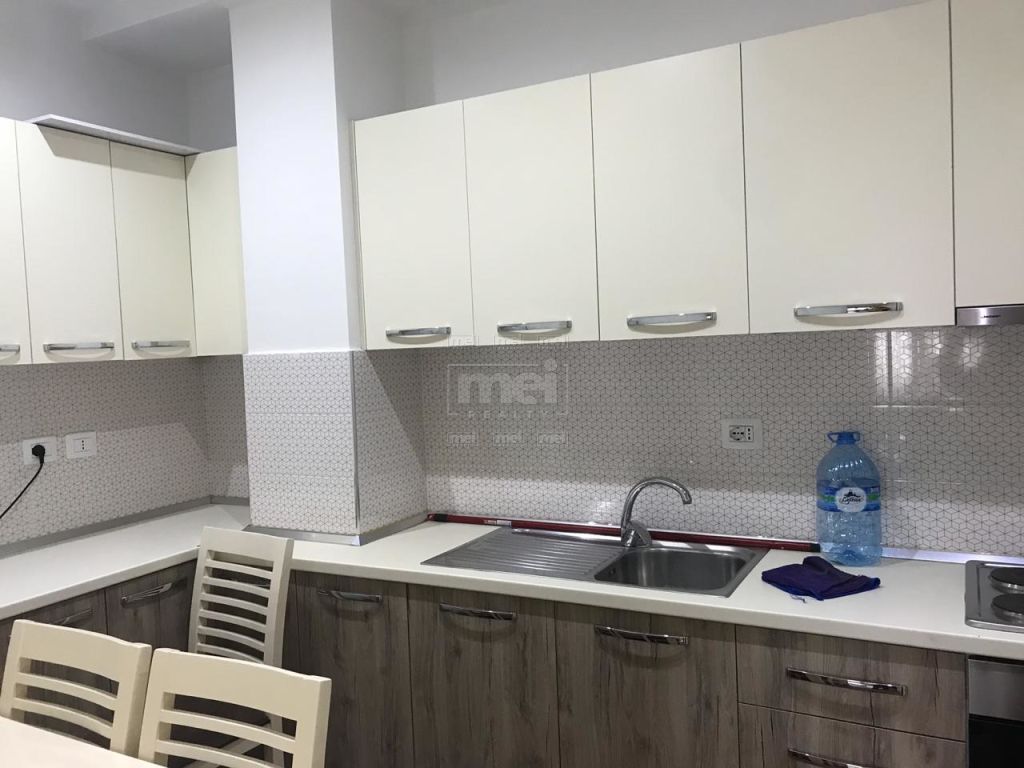 Jepet brenda ne Ring Ambient Per Zyre dhe per Banim