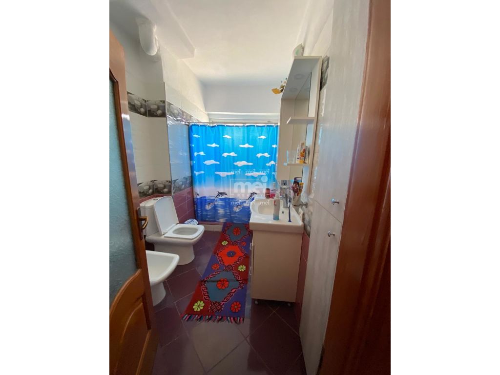 JEPET ME QIRA APARTAMENTI 2+1 TEK STACIONI I TRENIT