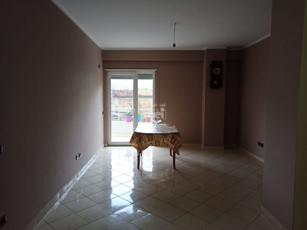 JEPET ME QIRA APARTAMENTI 2+1 TE LAGJIA 7 (SHKOLLA 2 GJELAT)