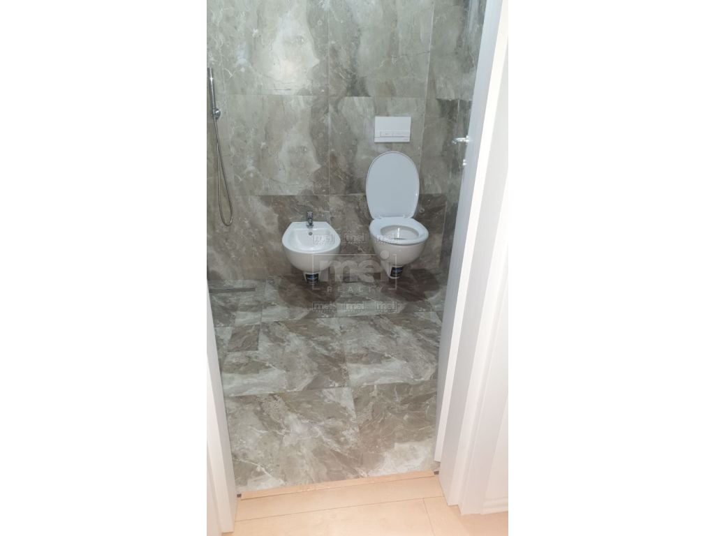 Jepet me Qira Ambjent per Zyra tek Kristal Center