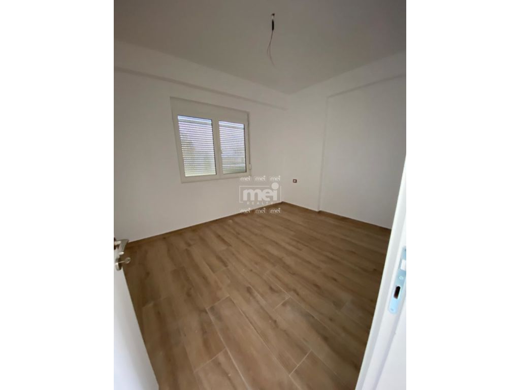 SHITET APARTAMENT 2+1 ME PAMJE NGA DETI NE QERRET