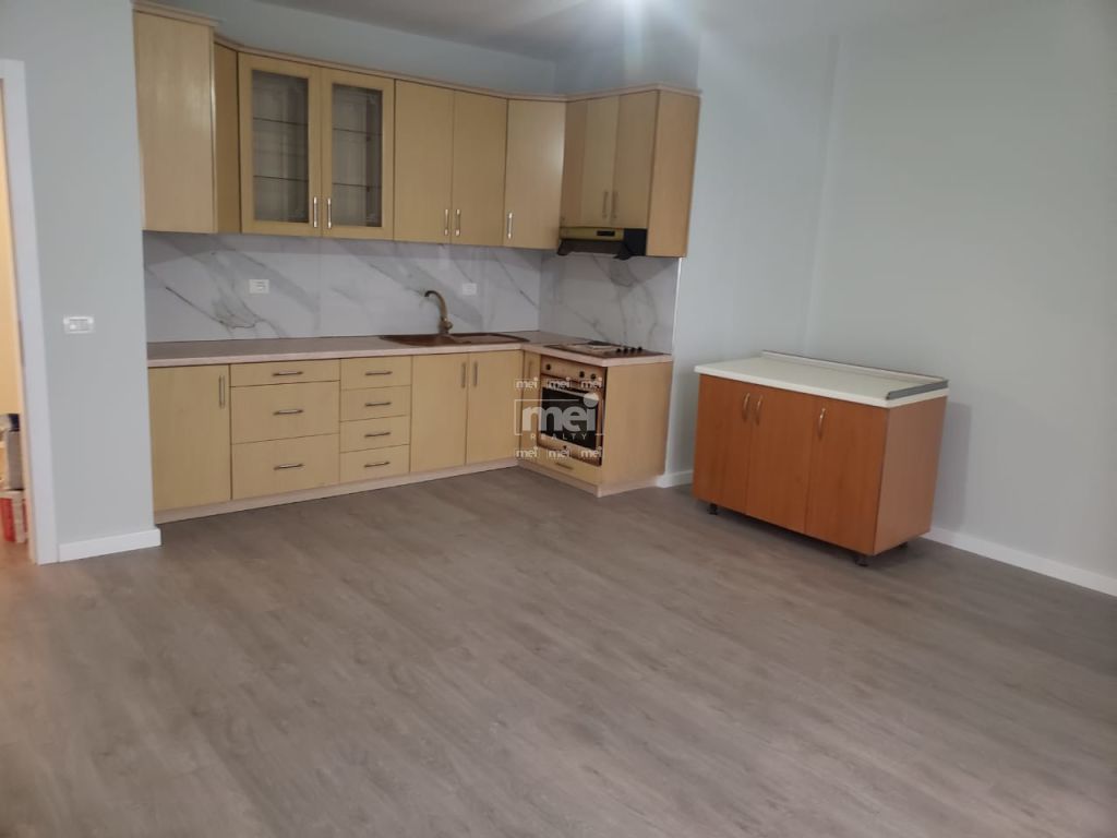 SHITET APARTAMENT 2+1+2 PRANE KAZAZIT