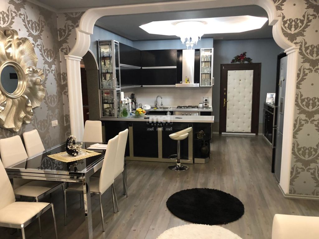 SHITET APARTAMENT I MOBILUAR 2+2+2 PRANE KOPESHTIT SOTIR NOKA.