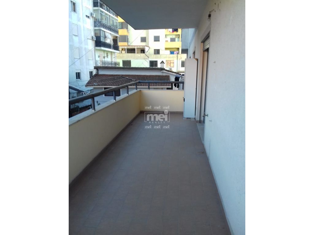 SHITET APARTAMENTI 2+1 NE QENDER TE DURRESIT