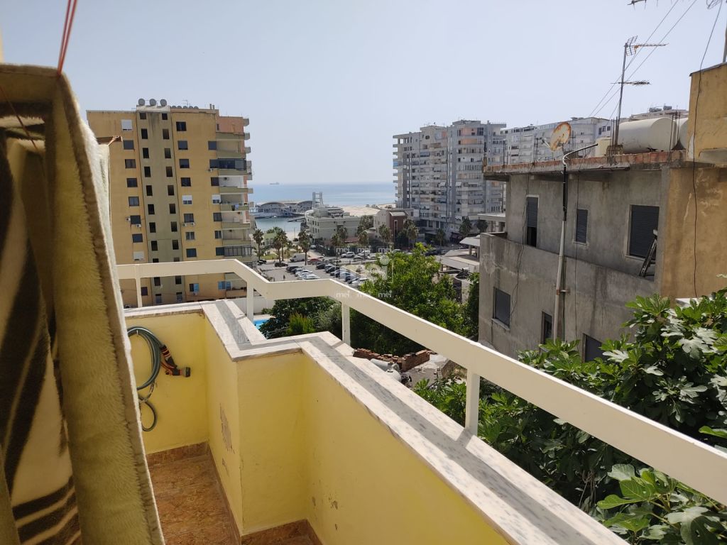 SHITET APARTAMET 2+1 PRANE SHKOLLES "GJERGJ KASTRIOTI"
