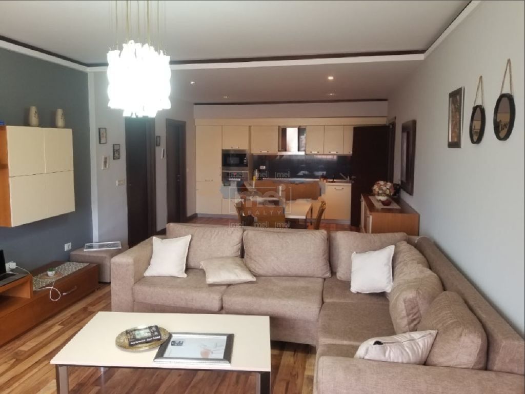 Jepet Me Qira Apartament 2+1+2 I Mobiluar, Prane Ambasades Amerikane.