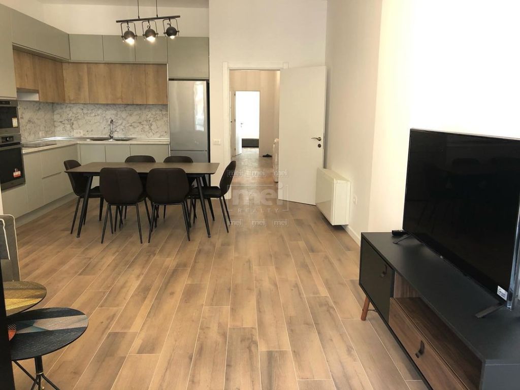 Tek Rruga e Kavajes, Kompleksi Square 21 Jepet me Qira Super Apartament i Pabanuar me Pare.