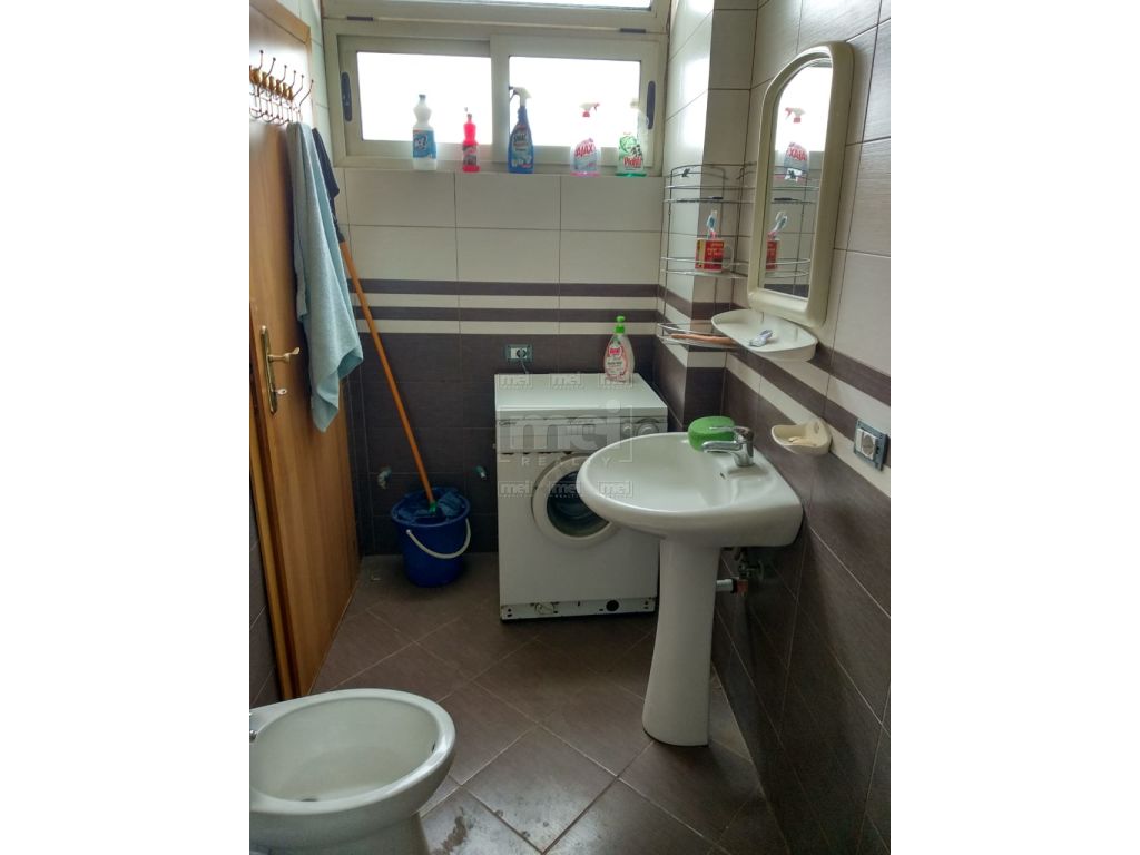 SHITET APARTAMENT 2+1 I MOBILUAR TEK 21 DHJETORI
