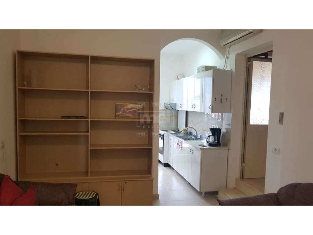 Jepet Me Qira Apartament 1+1, Tek Rruga E Durresit.