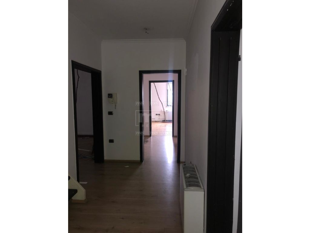Jepet Me Qira Duplex, Ne Qender
