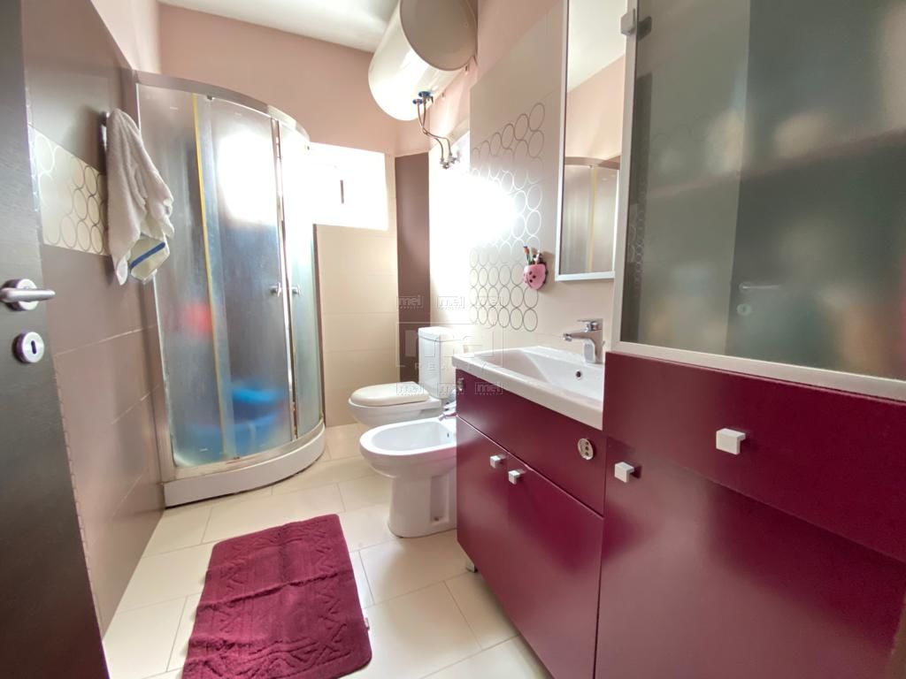 Shitet Apartament 2+1, Tek Rruga Bardhyl.