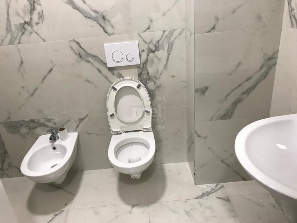 Jepet Me Qera Ambient Komercial, Tek Rruga Panorama.