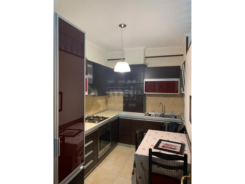 Jepet me Qera apartament 2+1,Bllok
