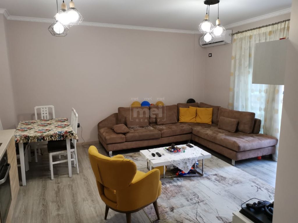 Shitet Apartamenti 1+1, Tek Oxhaku