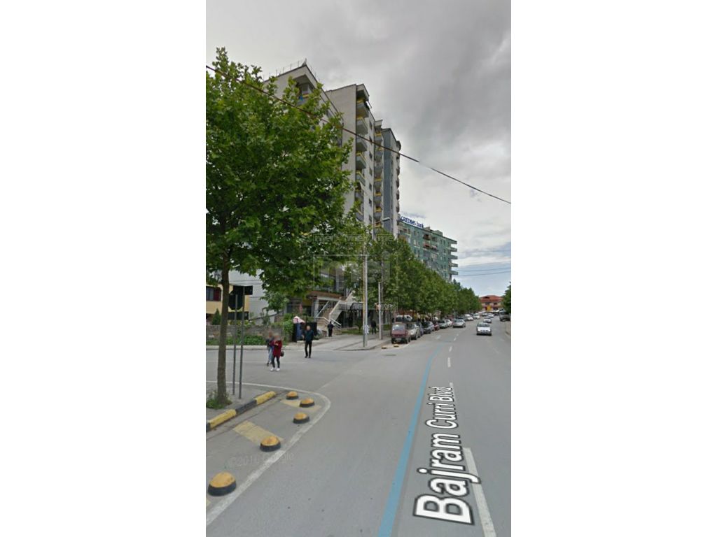 Tek Pallati Me Shigjeta Jepet Me Qira Ambient Per Zyre