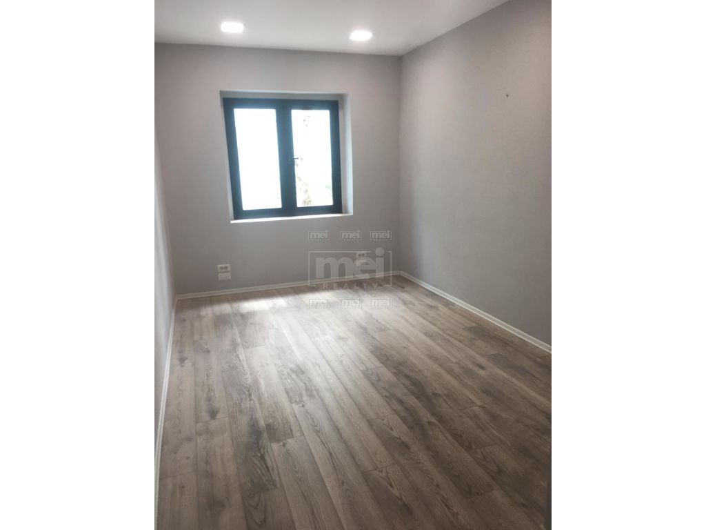 Jepet Me Qira Apartament 3+1, Prane Qendres Tregtare Toptani.